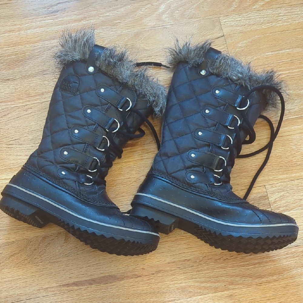 Sorel Joan Of Arctic Black Quilted Winter Boots with Fur Trim
